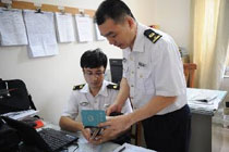 天津海事局船员信息采集工作进行中
